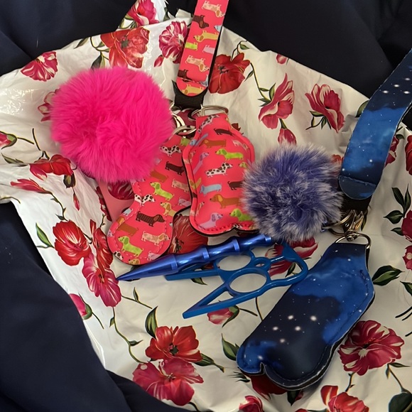 I have these amazing key chains!!! All hand made by me!!!all different kinds - Picture 4 of 11